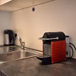 Hernalser Gürtel I by EasyB&B